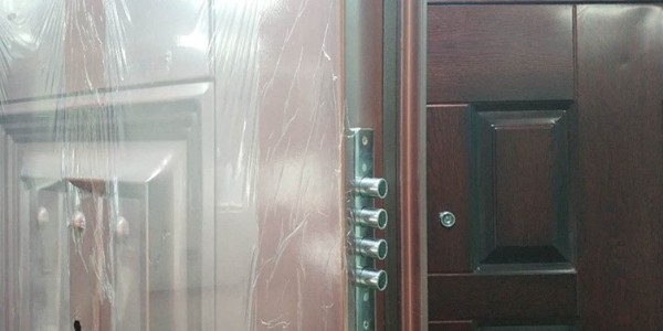 帶有天地鉤的防盜門，能安裝全自動智能鎖嗎？