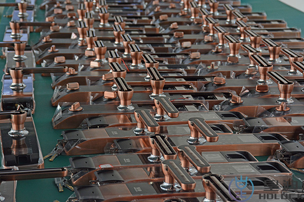 深圳人臉識(shí)別指紋鎖和智能鎖有什么區(qū)別呢？