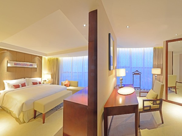 智能家居發(fā)展迅速，前景遠(yuǎn)大，但要普及時(shí)機(jī)還不成熟